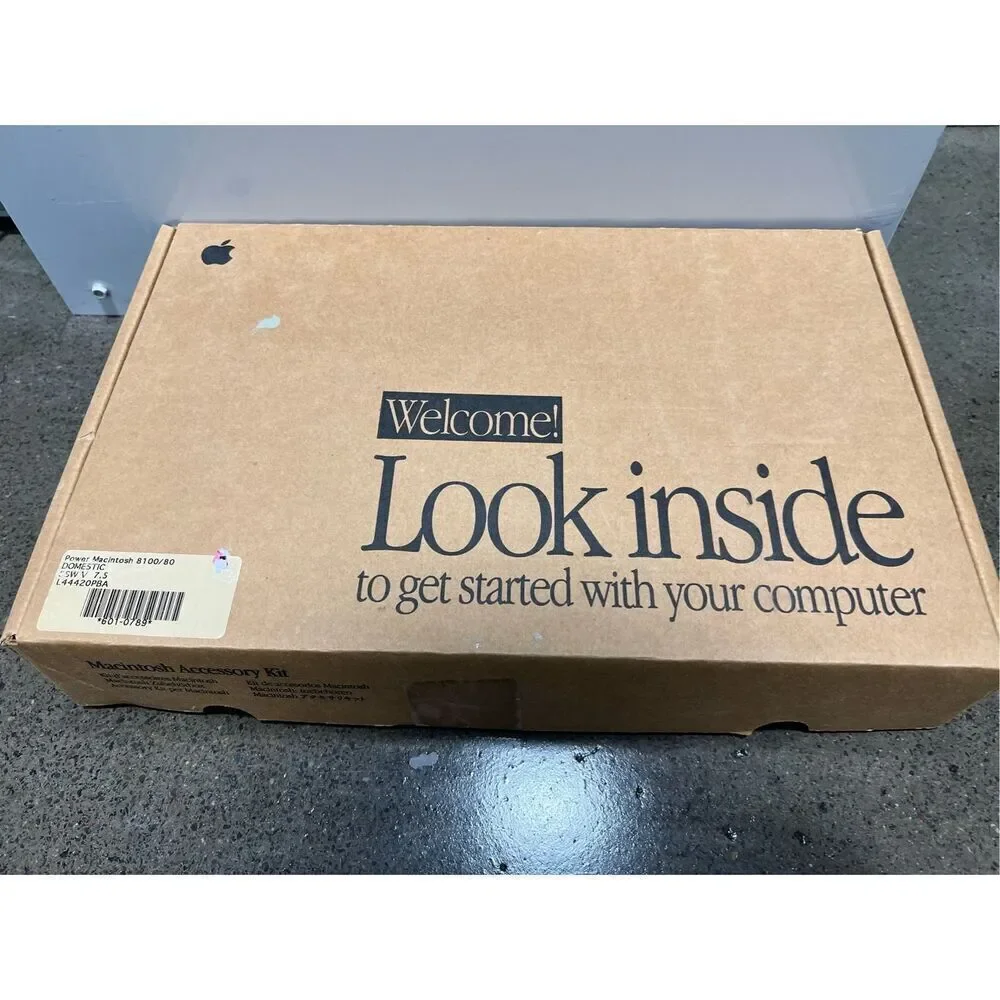 APPLE Power Macintosh 8100/80 Manuals, Disks, manuals , box see description